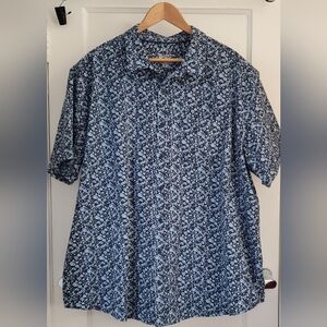 Apt. 9 Blue and White Casual Button Down Short Sleeve Shirt. New, No Tags.